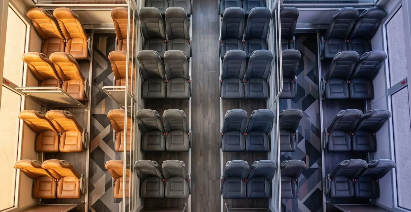 Vue aérienne schématique de l'intérieur d'un bus avec zones de confort colorées